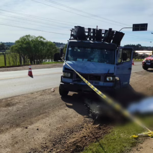 Motociclista morre após colidir frontalmente com caminhão em SC | Imagem: Corpo de Bombeiros