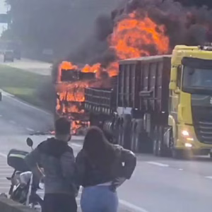 Motociclista morre queimado em grave acidente na BR-116; veja vídeo | Foto: Colaboração / Rede Massa