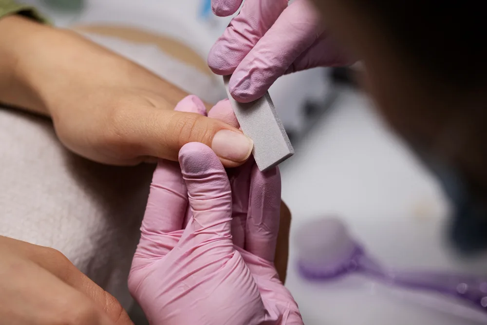 Anvisa proíbe substâncias usadas em produtos de unhas de gel que podem causar câncer | Foto: Freepik/Reprodução Anvisa proíbe substâncias usadas em produtos de unhas de gel que podem causar câncer | Foto: Freepik/Reprodução