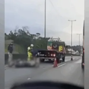 Acidente entre moto e carreta deixa um morto na BR-101 em SC | Foto: Reprodução/Redes Sociais