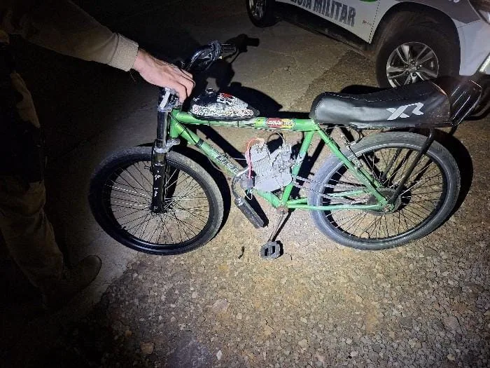 Adolescentes fogem da PM com 'bicicleta motorizada' em SC