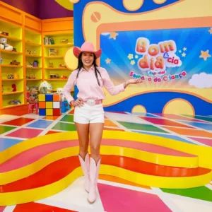 Ana Castela se emociona ao presentear criança com Playstation no Bom Dia & Cia