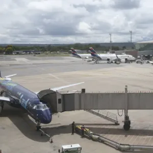 Avião supera ônibus como segundo meio mais comum de viagens pessoais