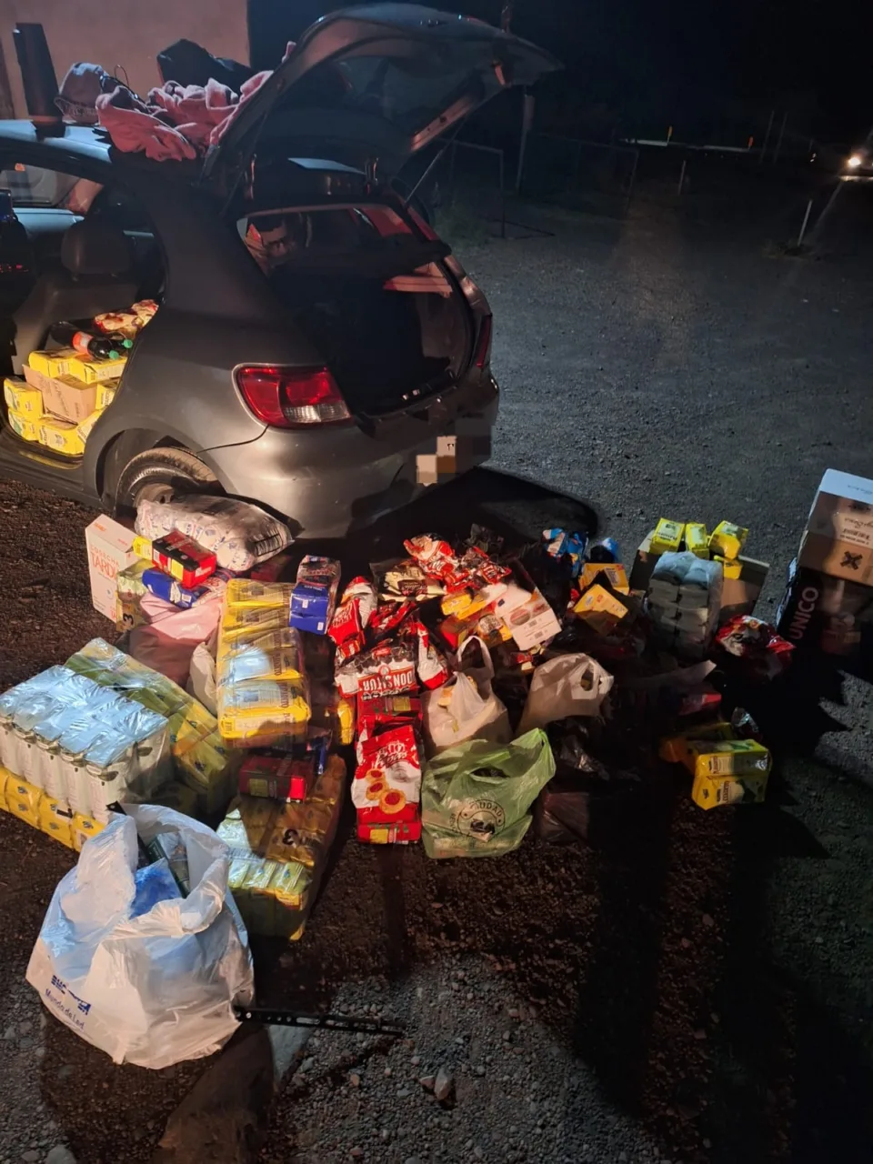 Carro argentino é flagrado com R$ 8 mil em produtos contrabandeados na SC-155