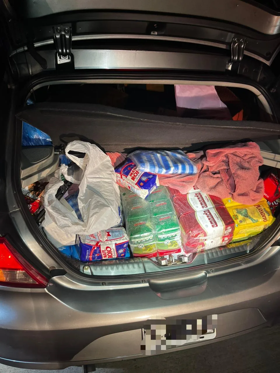 Carro argentino é flagrado com R$ 8 mil em produtos contrabandeados na SC-155