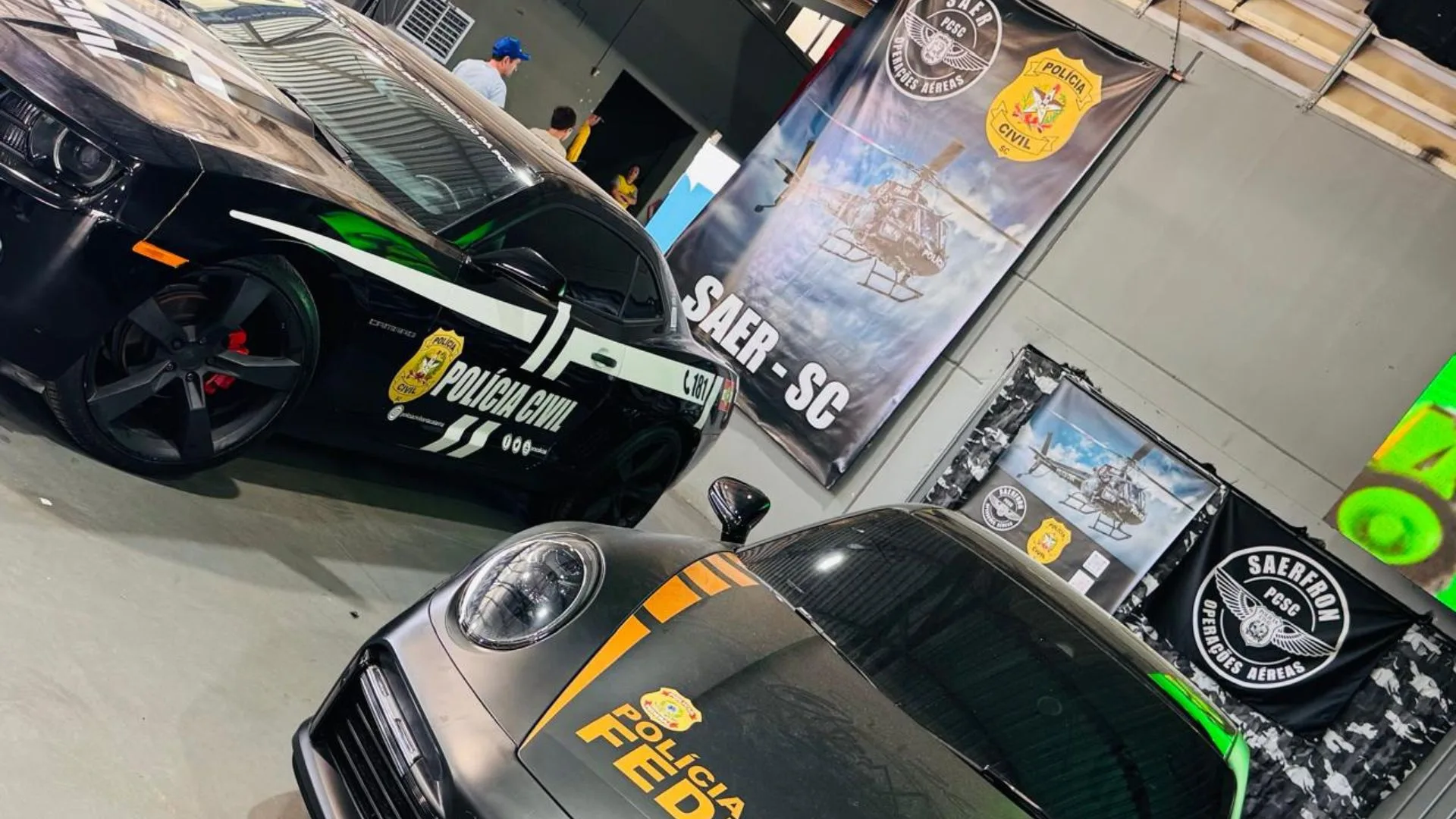 Carro de luxo apreendido em operação é exibido na Efapi 2025 | Imagem: Polícia Civil/Reprodução