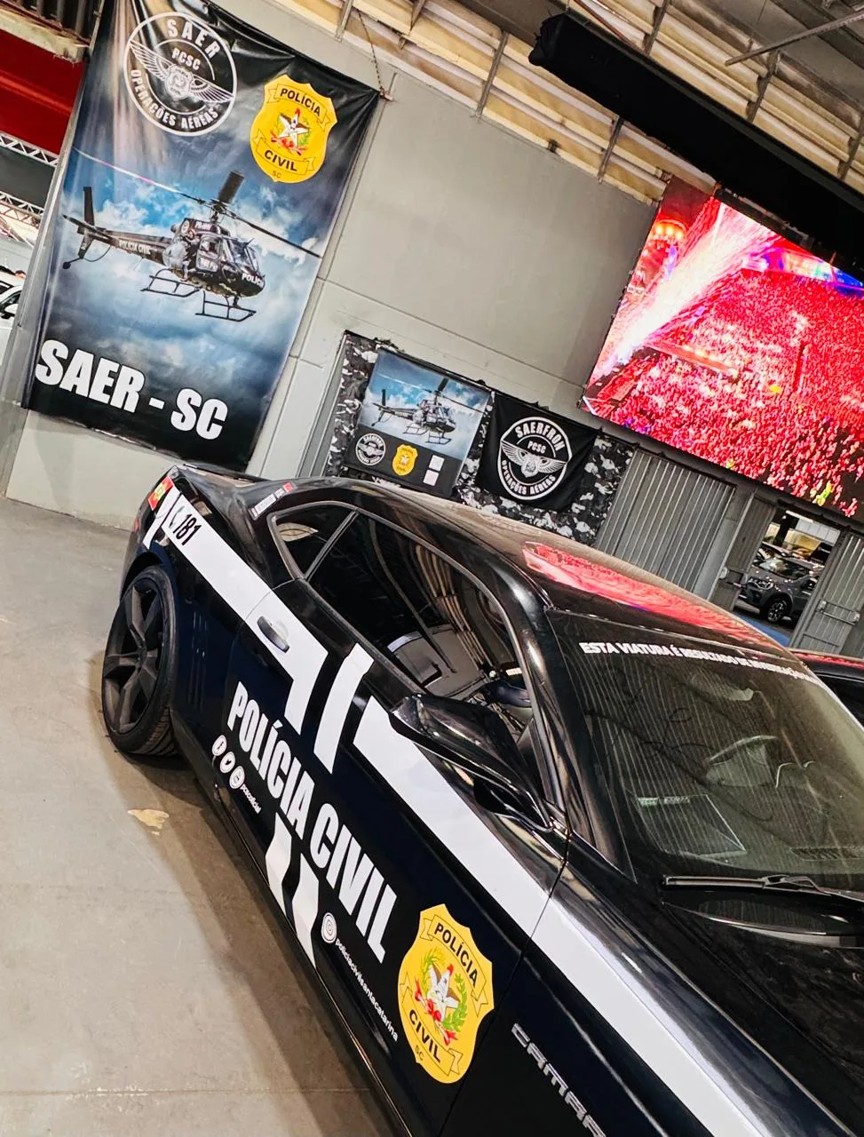 Carro de luxo apreendido em operação é exibido na Efapi 2025