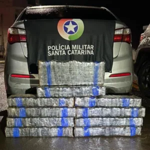 Carro é interceptado e 95 kg de maconha são apreendidos em SC