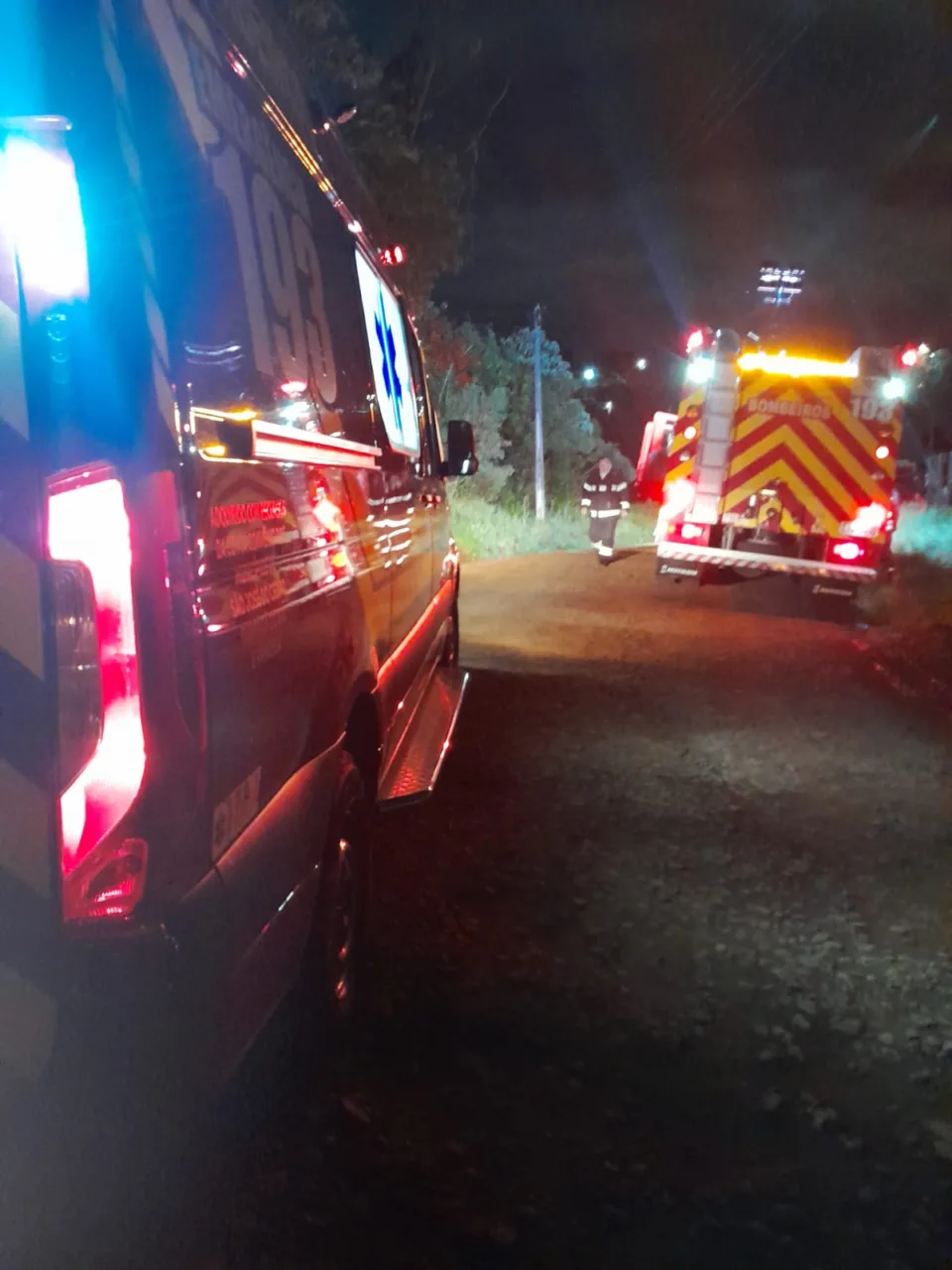 Carro pega fogo em movimento e mobiliza bombeiros em SC