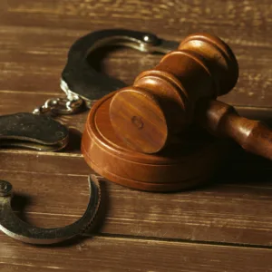 Casal acusado de matar homem a tiros em borracharia é condenado em SC