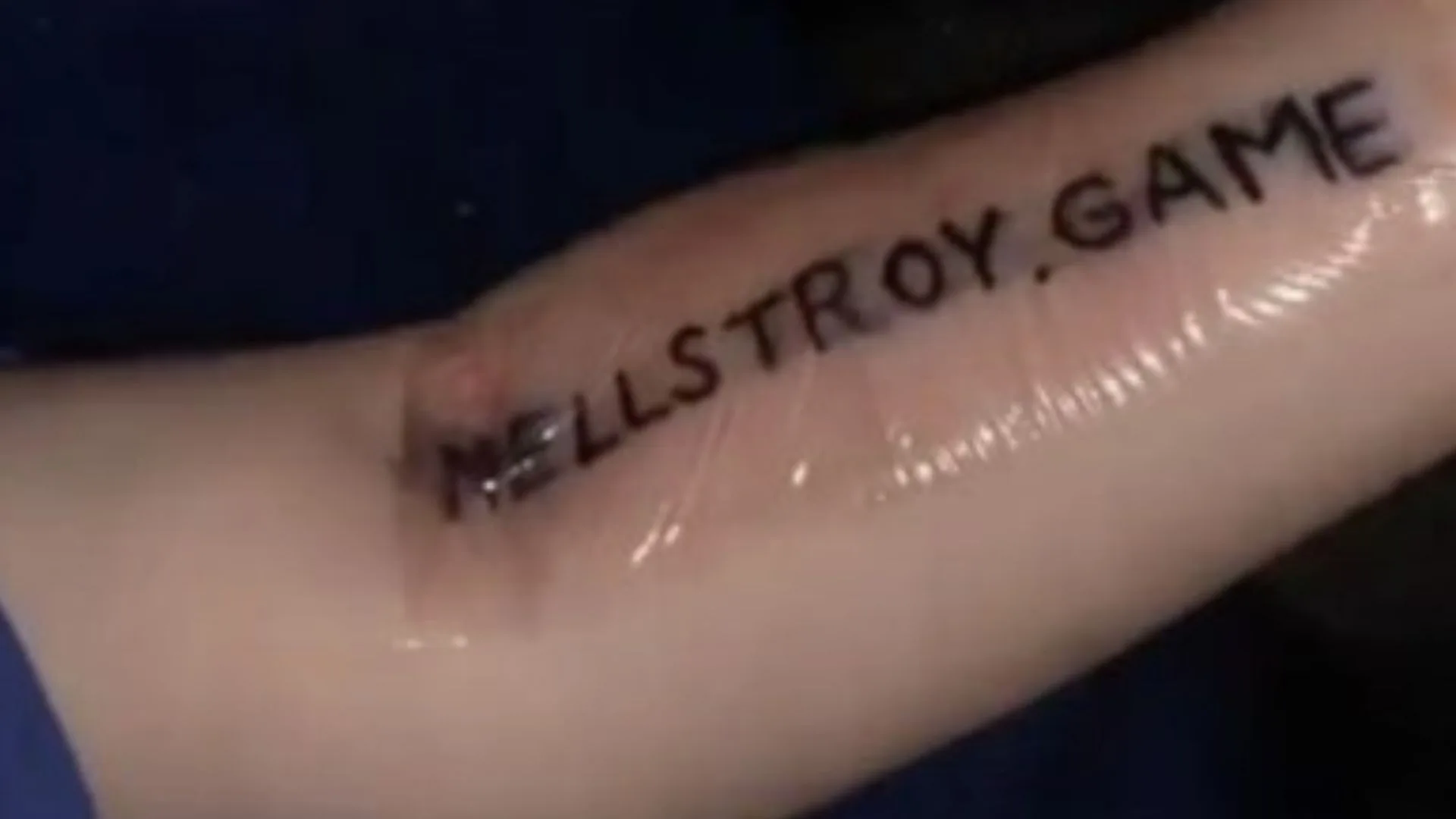 Casal tatua filho de um ano para ganhar competição; veja fotos | Foto: Metrópoles | Reprodução