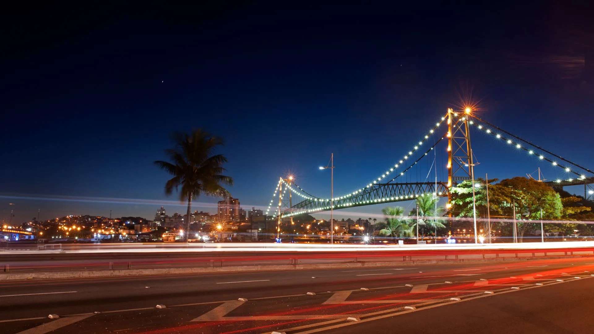 Centenária Ponte Hercílio Luz será destaque do Réveillon em Floripa | Foto: Canva | Reprodução