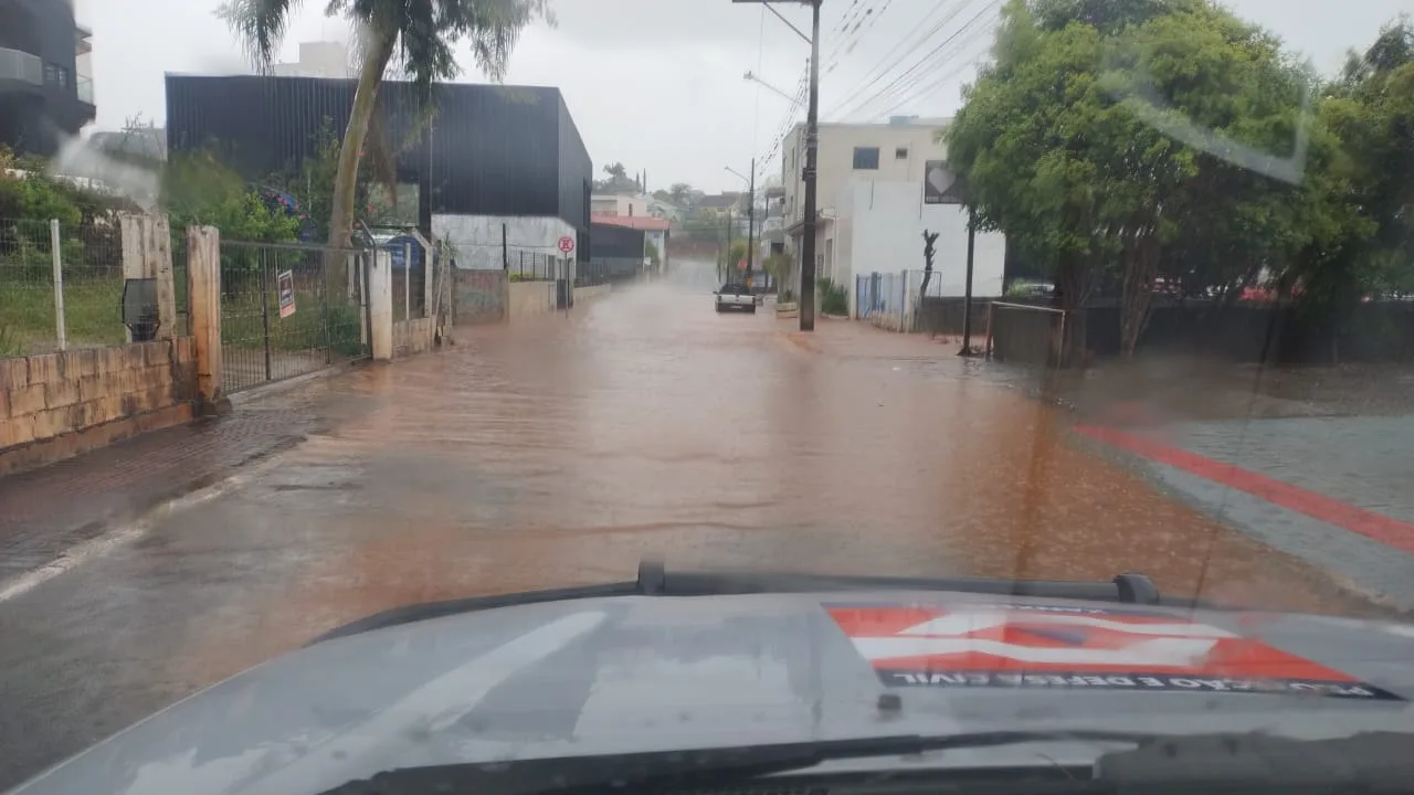 Chuvas e ventos fortes causam estragos no Oeste de SC; veja imagens (1)