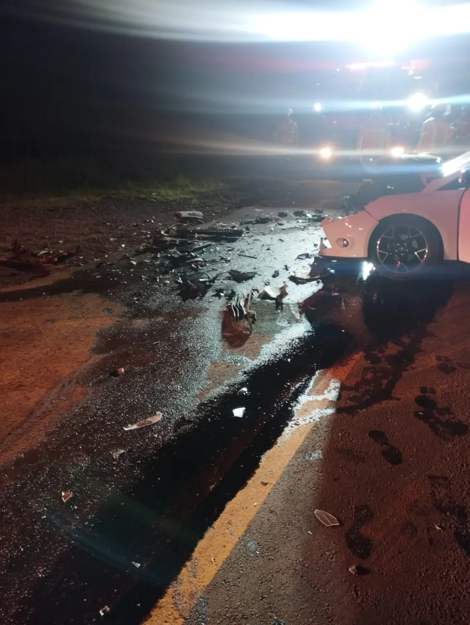 Colisão frontal deixa duas pessoas feridas na SC-496