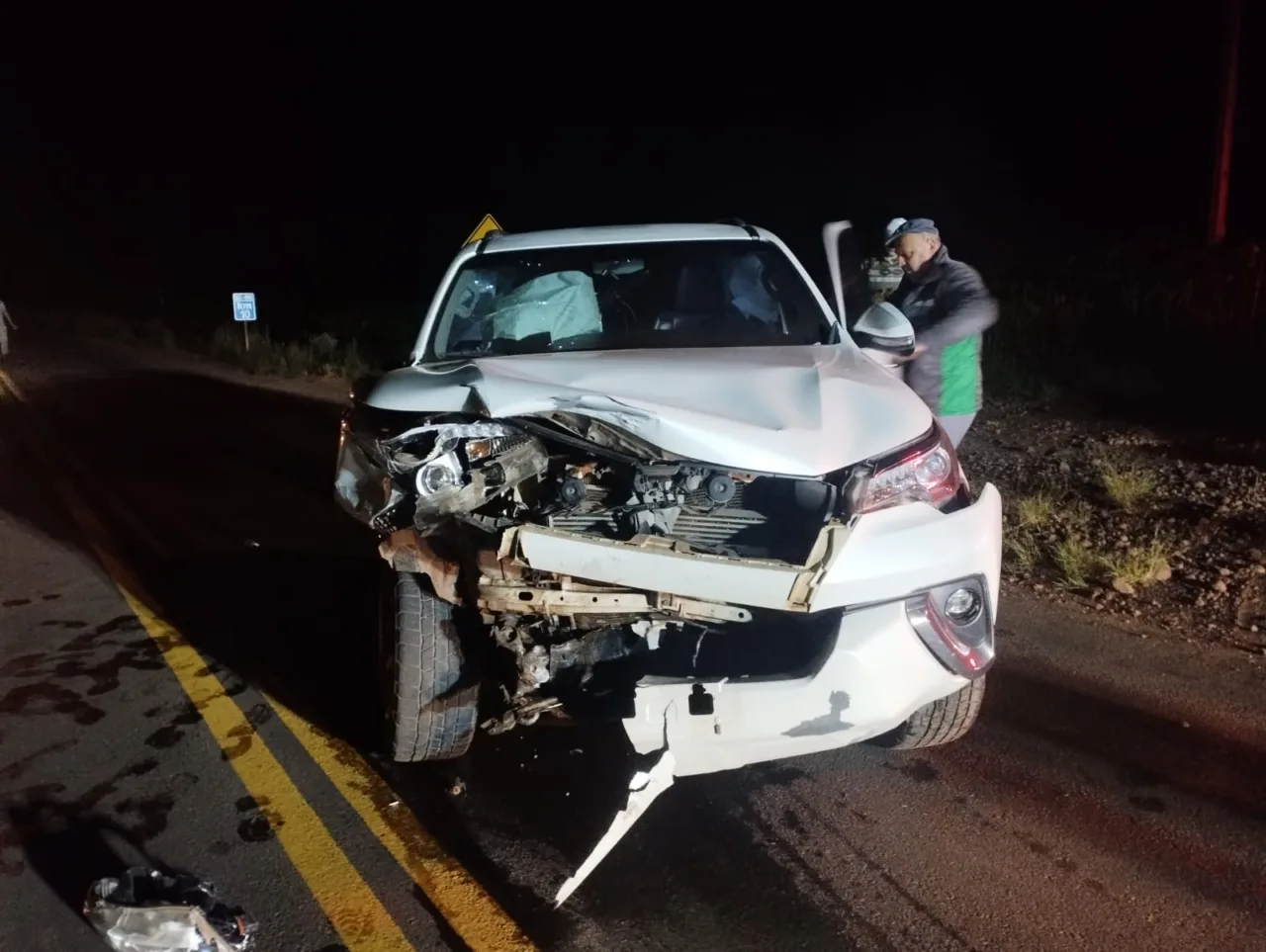 Colisão frontal deixa duas pessoas feridas na SC-496