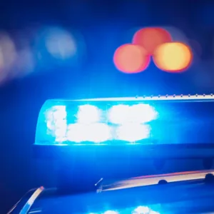 Criança presencia pais serem mortos com 40 tiros dentro de carro