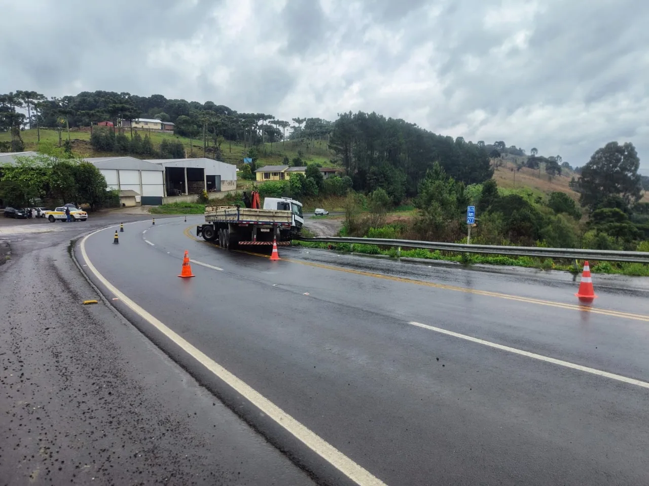 Duas pessoas morrem em grave acidente na Serra de SC