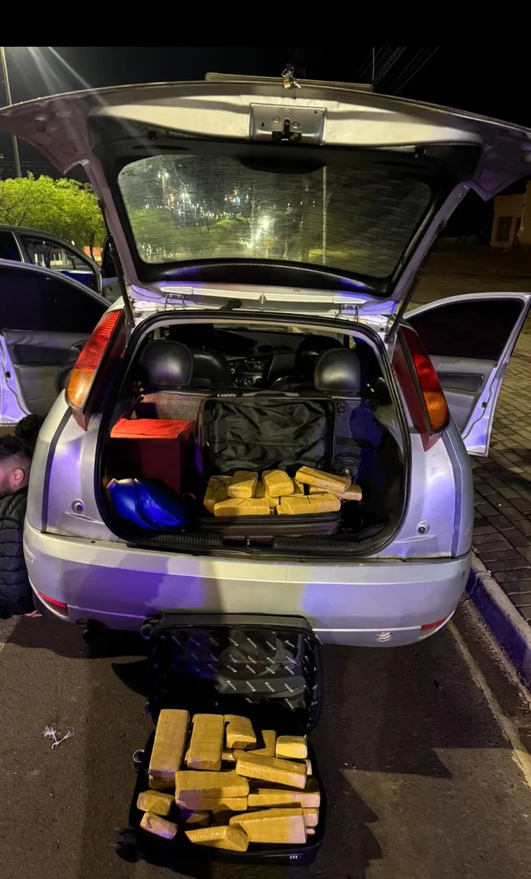 Dupla é presa com mais de 35 kgs de maconha na fronteira entre SC e PR