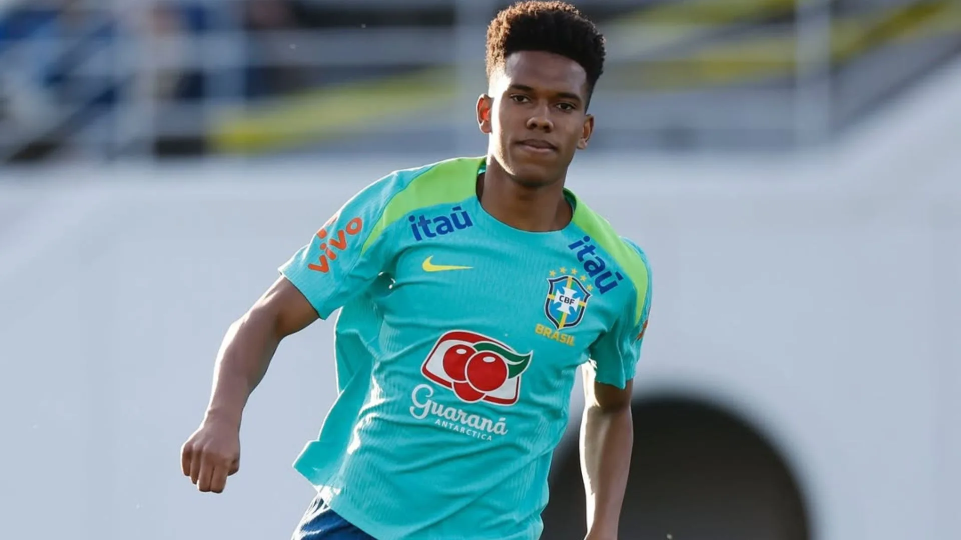 Estêvão brilha no Chelsea e ganha destaque na Seleção Brasileira rumo à Copa de 2026.| Foto: afael Ribeiro/CBF/ Redes Sociais / Divulgação