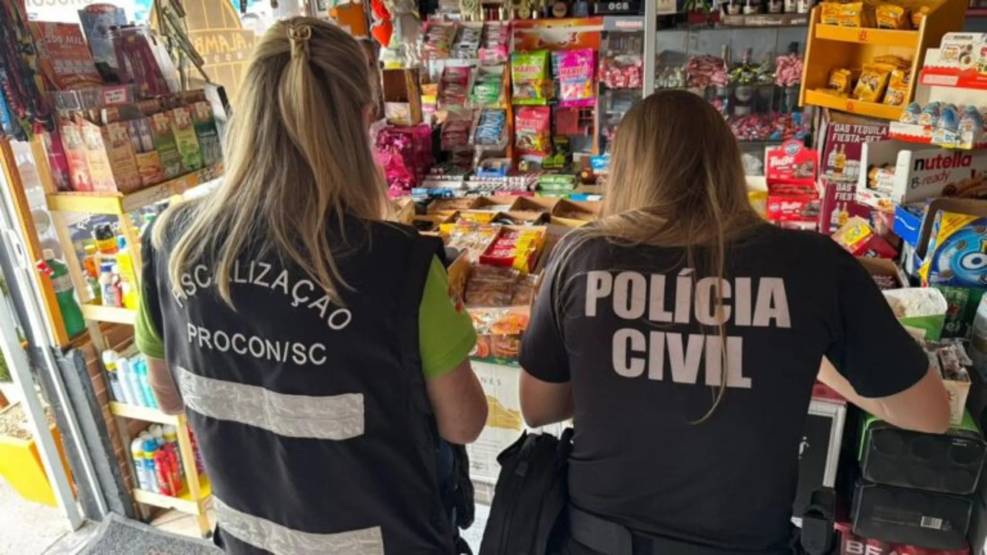 Força tarefa da Polícia Civil fiscaliza bebidas falsificadas em SC | Foto: Polícia Cilvil SC | Reprodução Força tarefa da Polícia Civil fiscaliza bebidas falsificadas em SC | Foto: Polícia Cilvil SC | Reprodução
