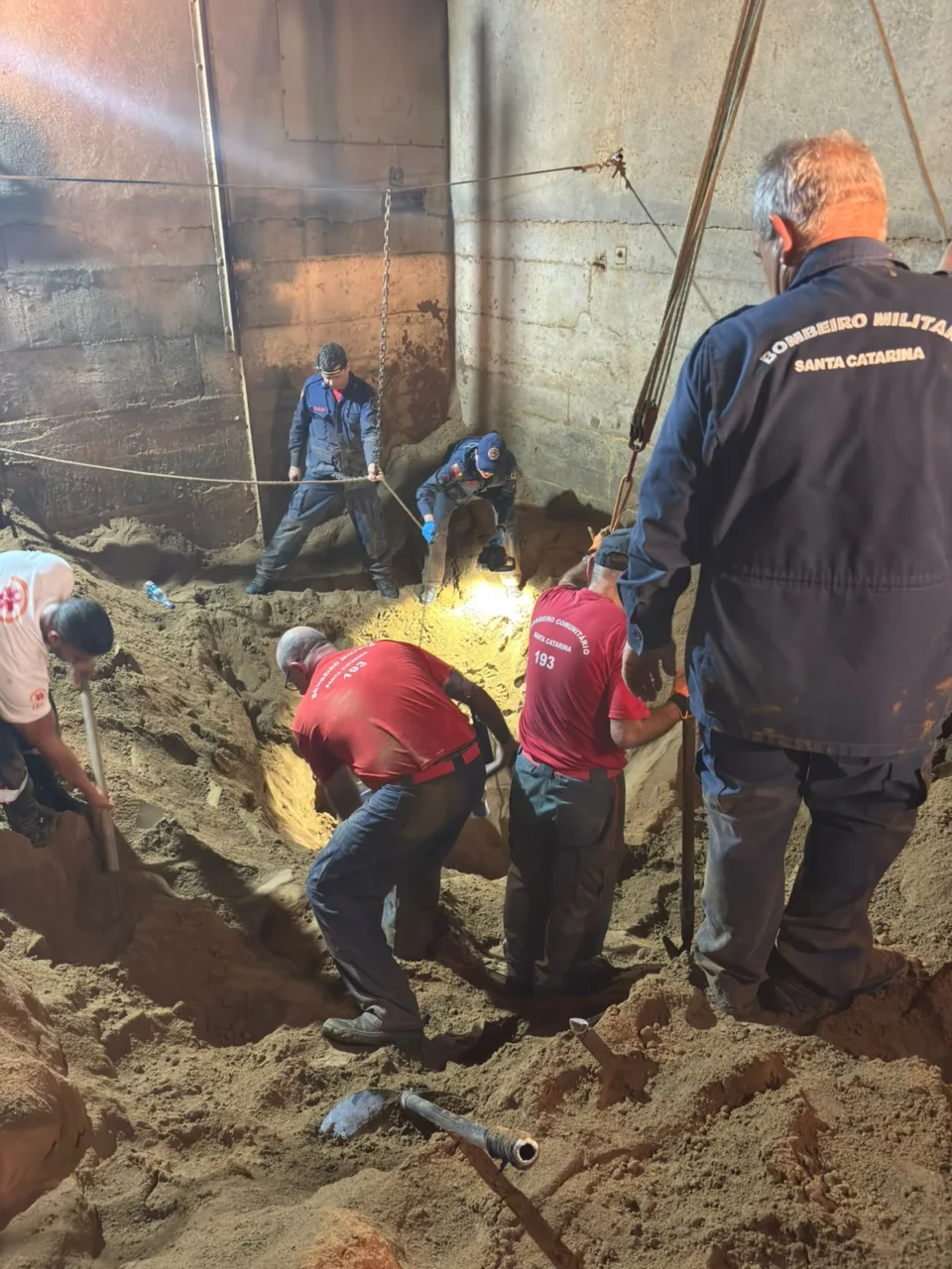 Gritos de socorro revelam homem soterrado em silagem e morte em SC