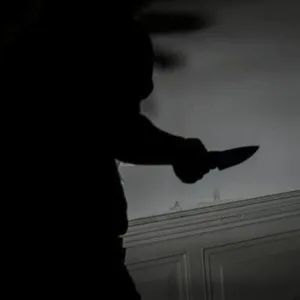 Homem é preso após ameaçar companheira com faca em SC
