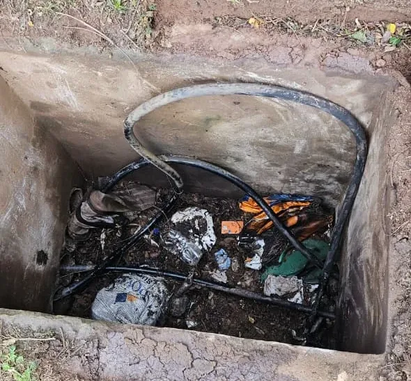 Homem fica ferido após tentar furtar fios elétricos em caixa subterrânea em Florianópolis | Foto: PMSC/Divulgação Homem fica ferido após tentar furtar fios elétricos em caixa subterrânea em Florianópolis | Foto: PMSC/Divulgação