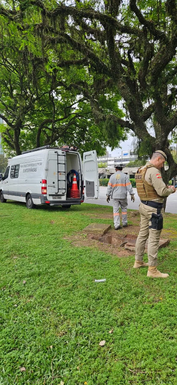Homem fica ferido após tentar furtar fios elétricos em caixa subterrânea em Florianópolis