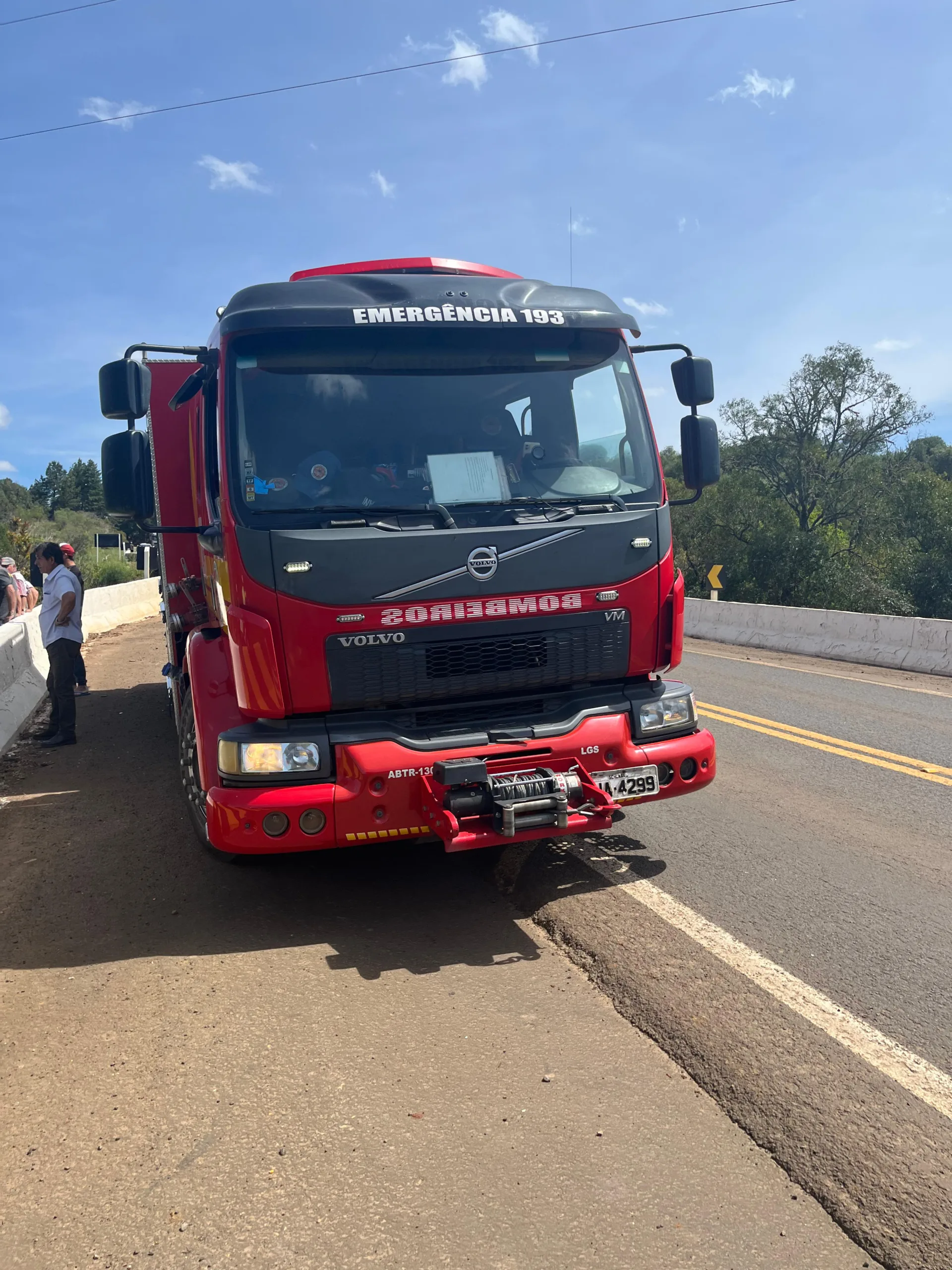 Mulher morre após saída de pista e capotamento na BR-282 na Serra de SC