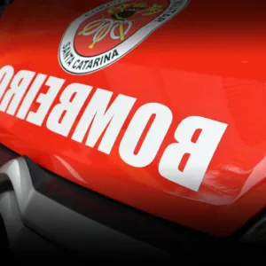 Idoso fica ferido ao colidir de carro em barranco no Oeste de SC | Imagem: CBMSC/Reprodução