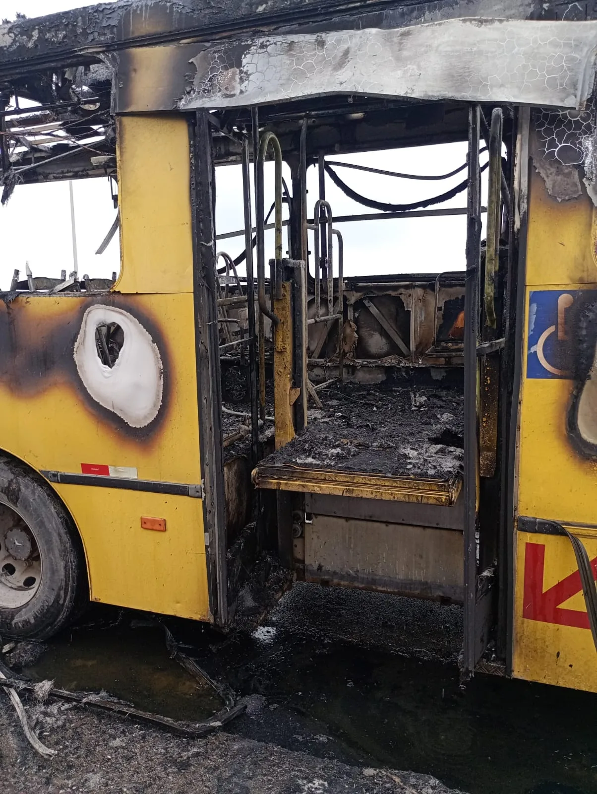 Incêndio em ônibus escolar assusta alunos em praia de SC