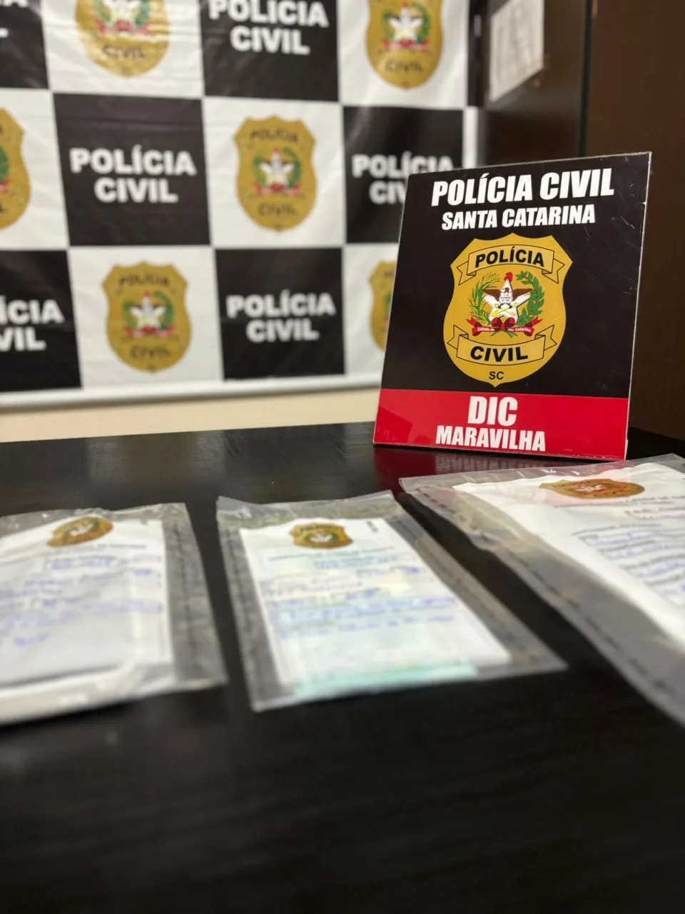 Jovem é preso ao tentar retirar encomenda com dinheiro falso em SC