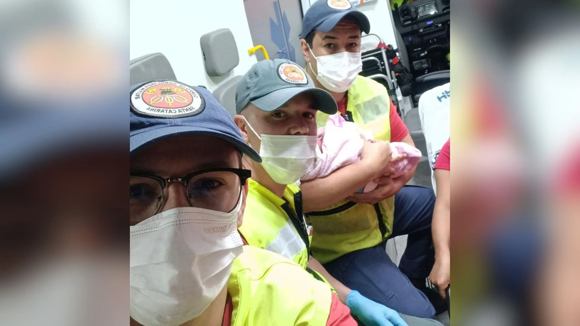 Mãe dá a luz em casa e bombeiros auxiliam parto de emergência em SC | Imagem: CBMSC/Reprodução