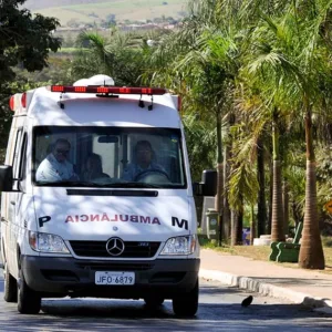 Motorista de ambulância interrompe viagem e salva bebê engasgado em SC