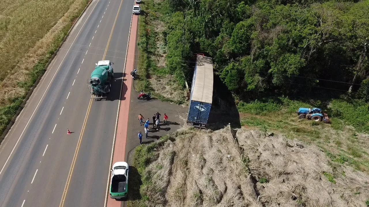 Motorista morre após colidir em árvore no Oeste de SC