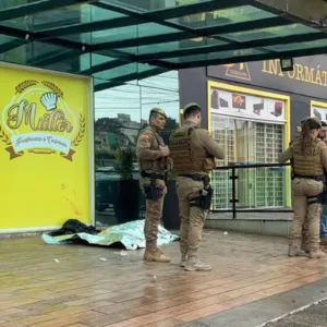 Mulher é morta por ex-marido em frente à estabelecimento comercial em Lages | Foto: Schaina Marcon