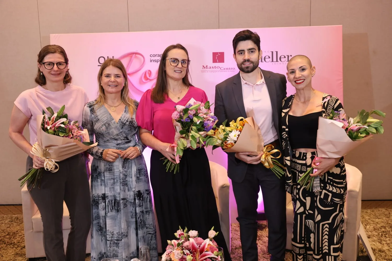 Mulheres compartilham histórias de superação em encontro do Outubro Rosa no Shopping Mueller