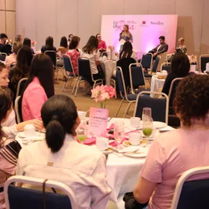 Mulheres compartilham histórias de superação em encontro do Outubro Rosa no Shopping Mueller