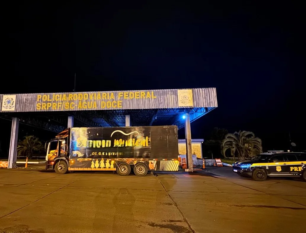 Oito toneladas de camarão contrabandeado são apreendidas em SC