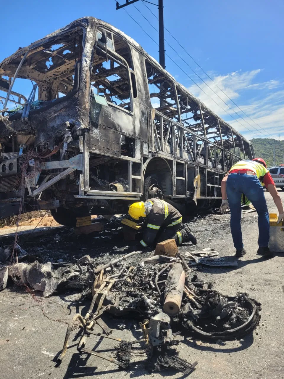 Ônibus pega fogo na SC-401