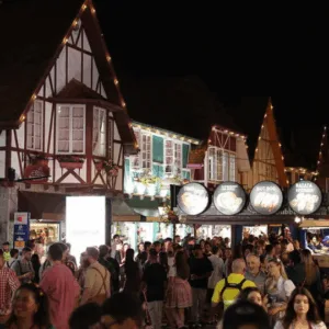 Abertura da 40ª Oktoberfest Blumenau reúne mais de 26 mil pessoas e celebra tradição e inovação | Imagem: Ascom Vila Germânica
