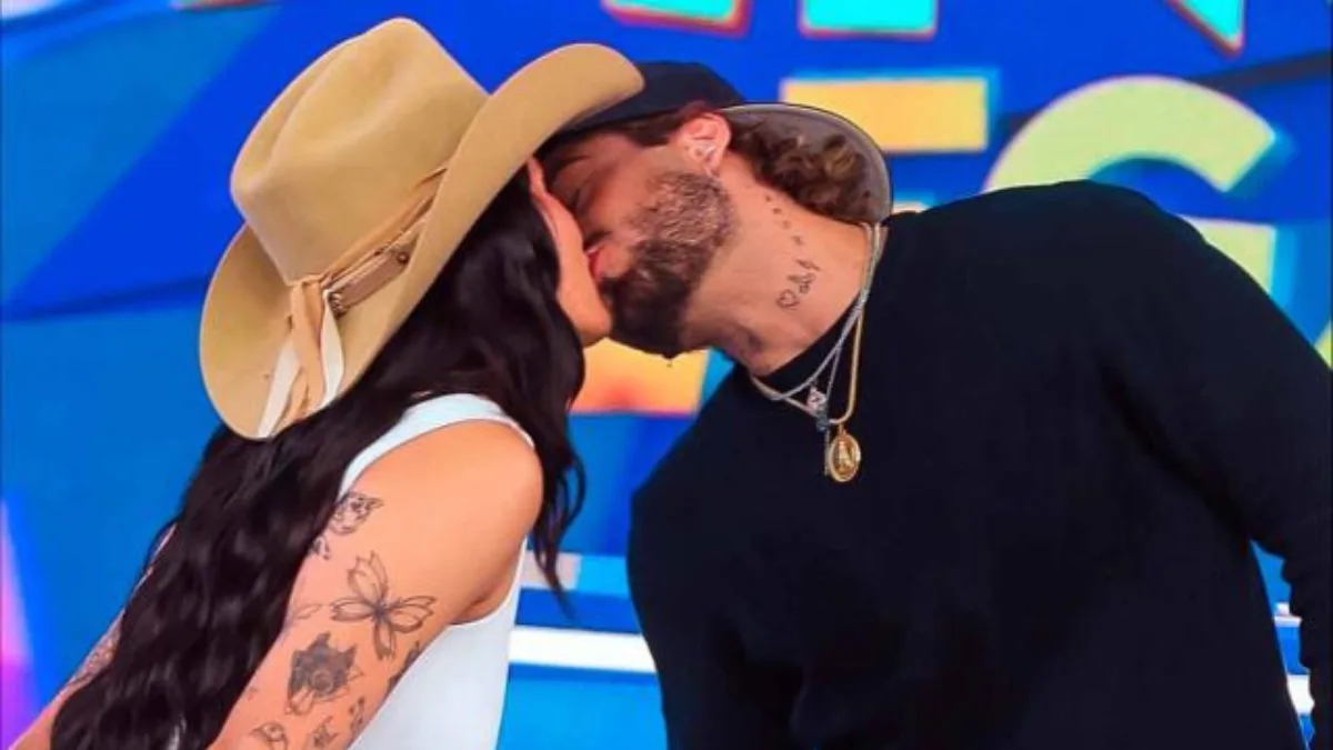 Ana Castela e Zé Felipe protagonizam beijo no palco do Domingo Legal, veja imagens do momento | Imagem: Letaccilo/ Divulgação