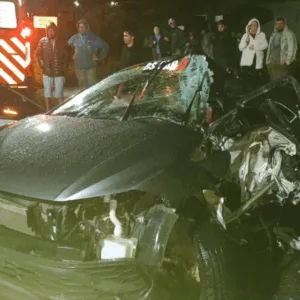 Carro fica irreconhecível após grave acidente de trânsito e deixa três vítimas presas às ferragens em SC | Imagem: Corpo de Bombeiros de SC