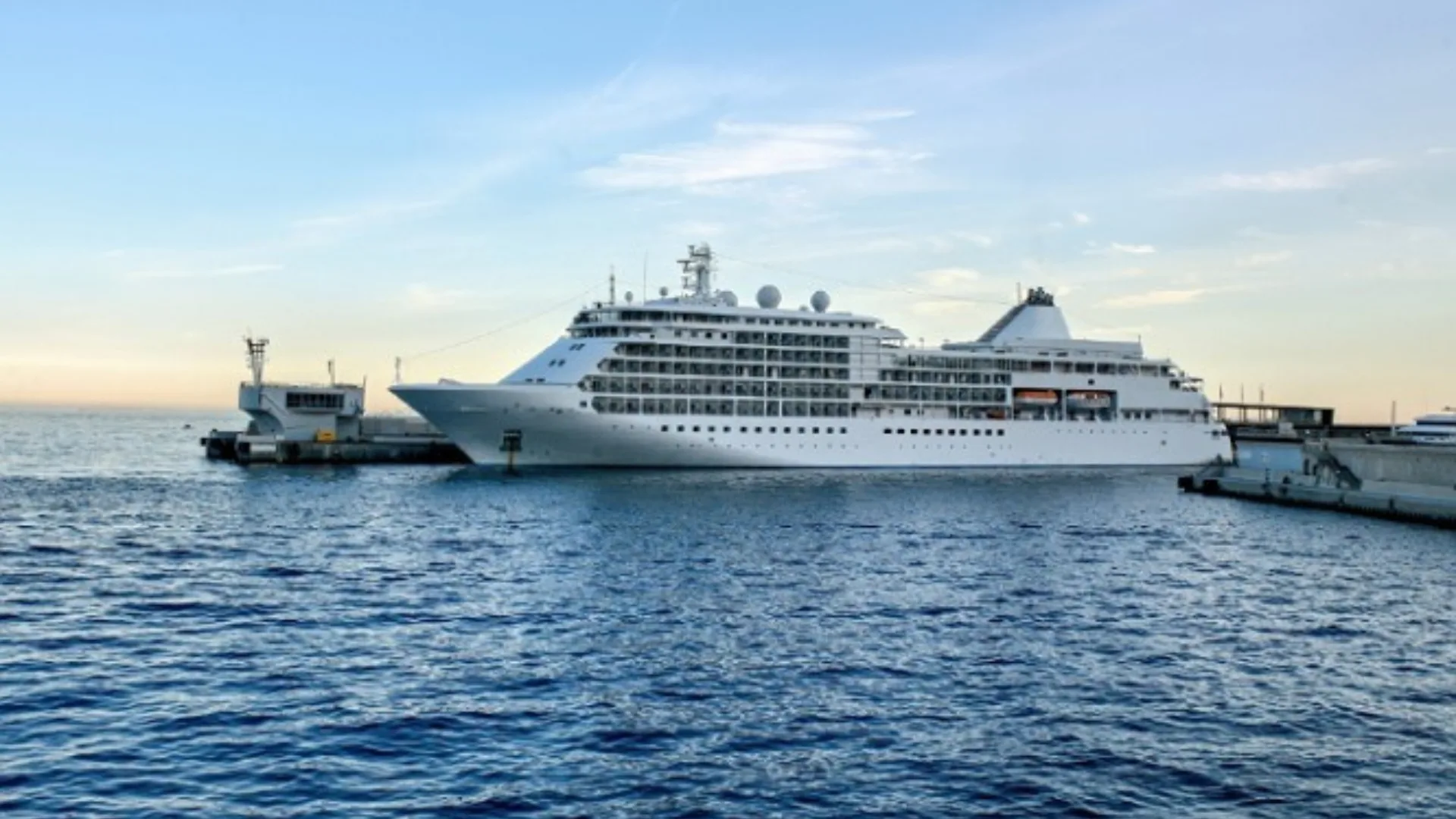 Empresa de turismo de SC é condenada a indenizar passageiros por falhas em cruzeiro internacional | Imagem: Canva/Divulgação