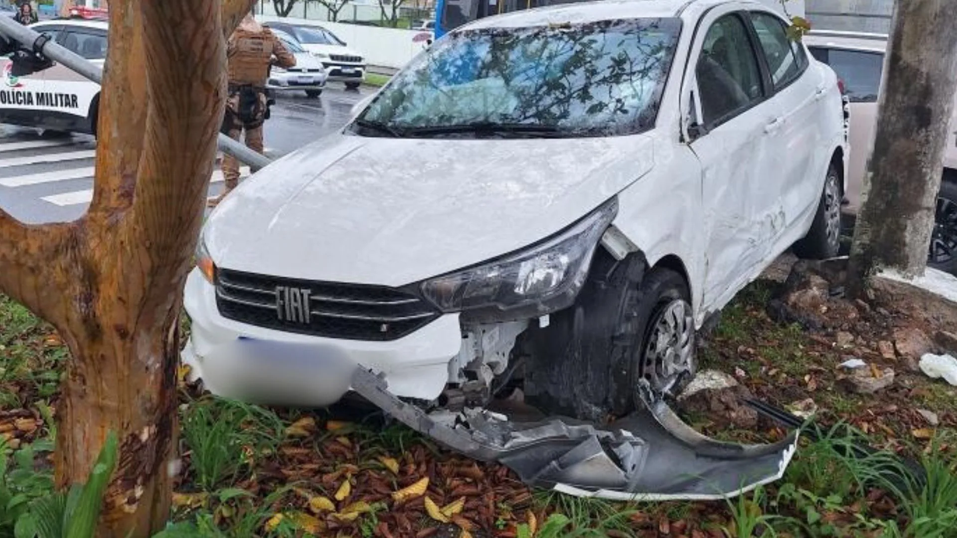 Motorista em fuga causa acidentes e é preso com 23 tabletes de maconha em SC – Imagem: cedido Motorista em fuga causa acidentes e é preso com 23 tabletes de maconha em SC – Imagem: cedido