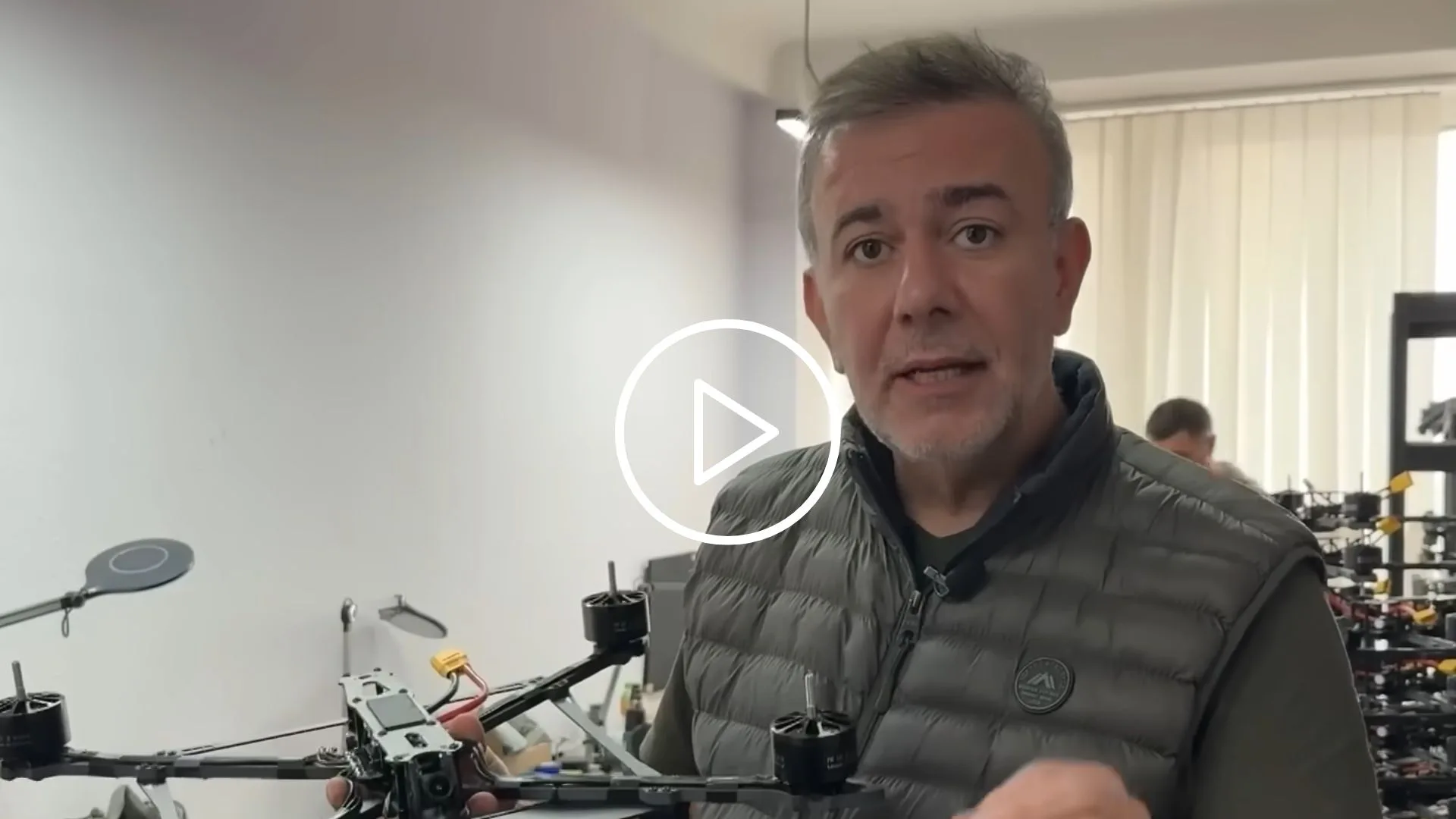 VÍDEO: SBT conhece fábrica que fabrica drones para o exército ucraniano | Foto: reprodução / SBT 