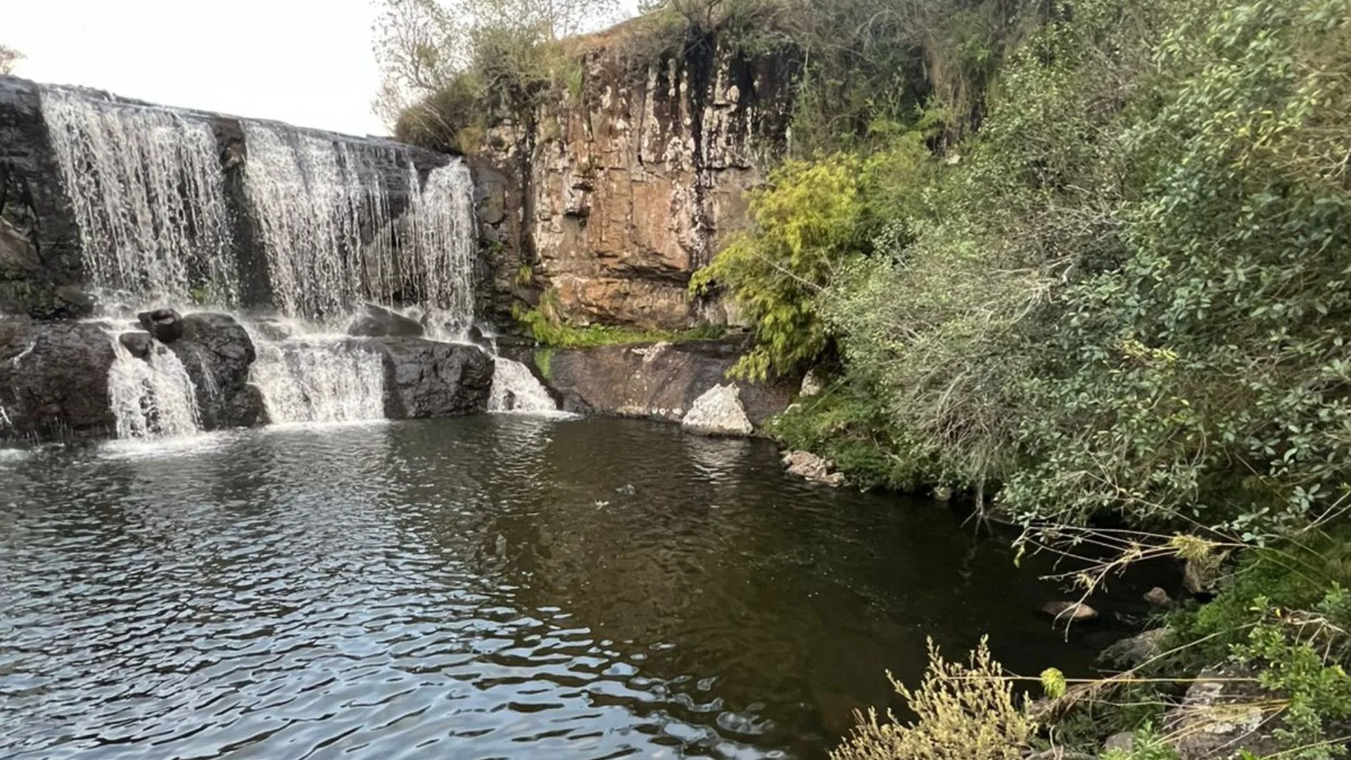 Adolescente de 15 anos desaparece em cachoeira na Serra de SC | Foto: reprodução / CBMSC 