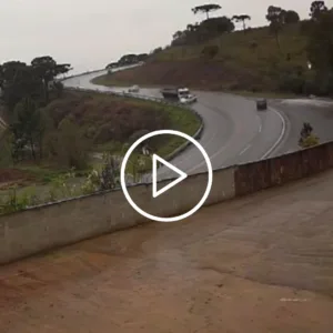 Imagens mostram o momento do acidente que matou duas pessoas na Serra de SC - Imagem:  Daniel Silveira