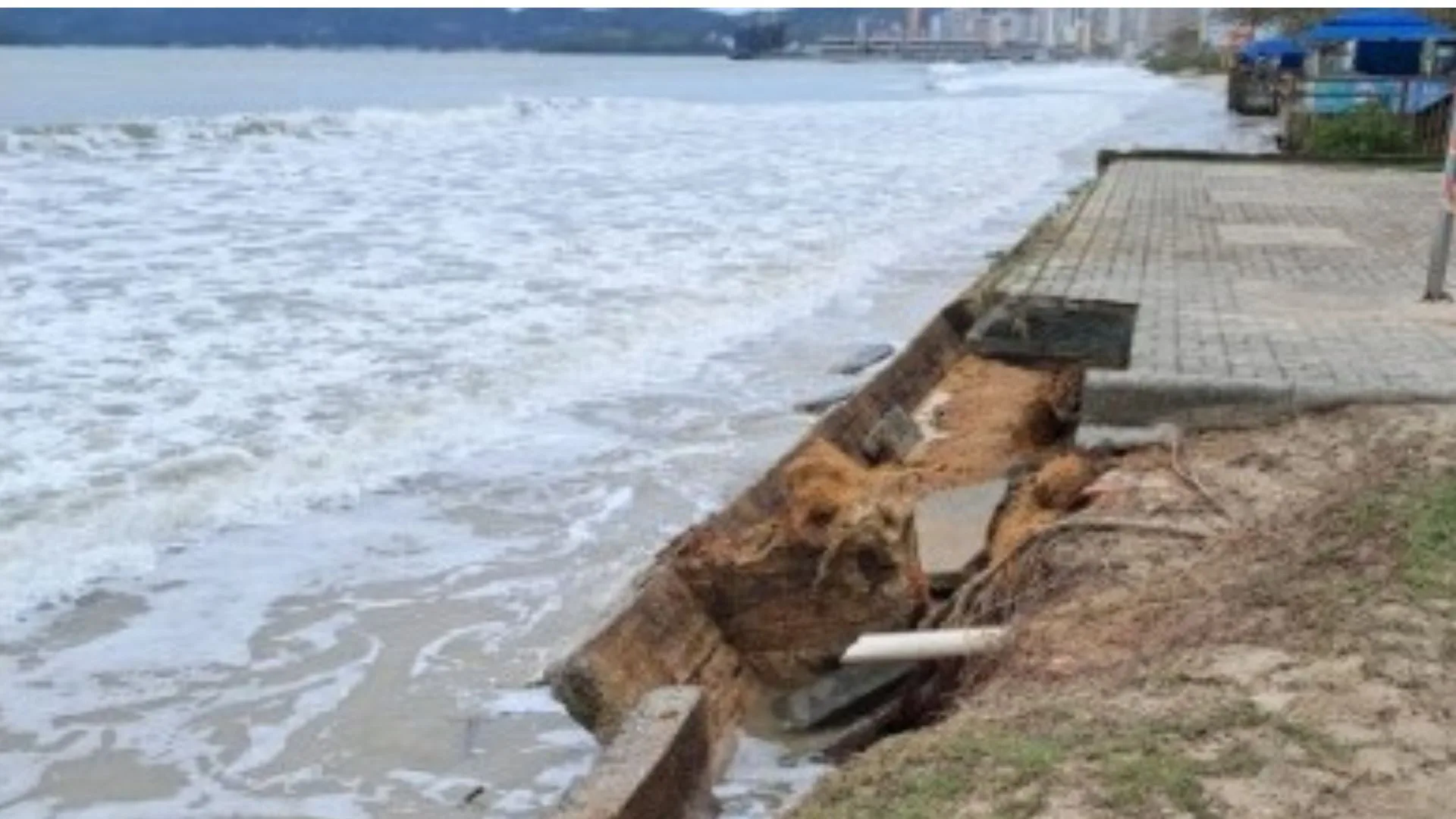 Itapema decreta situação de emergência após ressaca destruir parte da orla da cidade  | Foto: Prefeitura de Itapema 