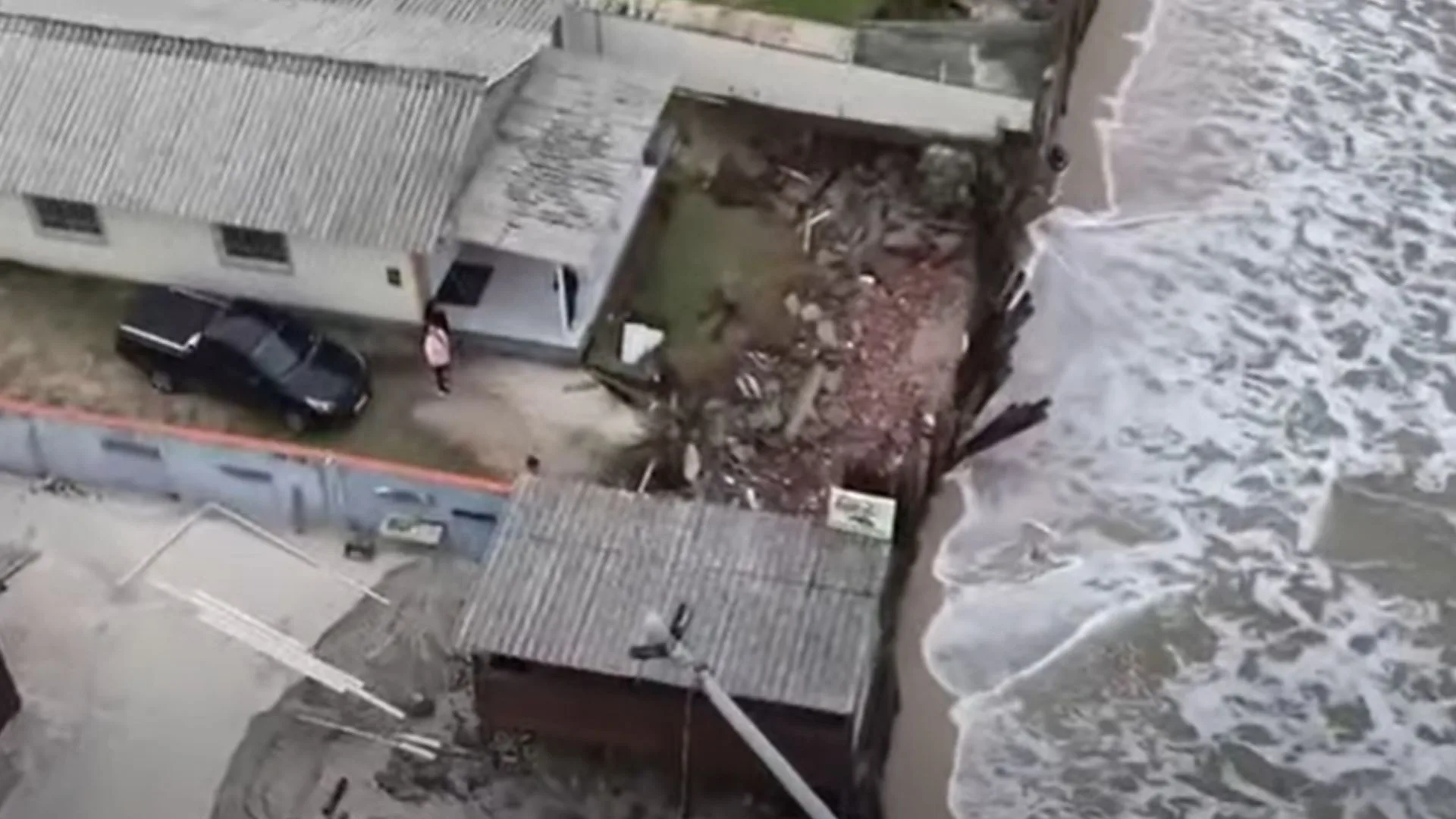 Florianópolis decreta estado de emergência por erosão marítima – Imagem: reprodução/ SCC